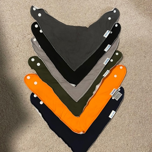 Oofoss Cloth Baby Bibs Bundle (6) - Picture 1 of 3